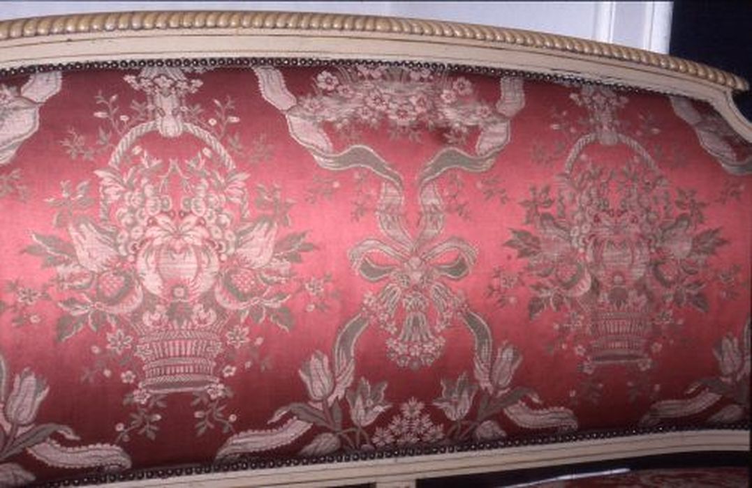 canapé, détail de la tapisserie - © Ministère de la Culture (France), Conservation des antiquités et des objets d’art de l'Ariège – Tous droits réservés 