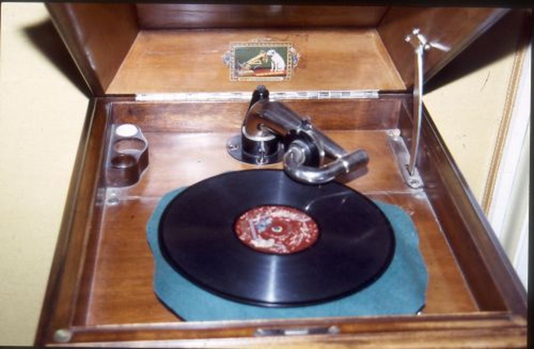 phonographe, vue partielle - © Ministère de la Culture (France), Conservation des antiquités et des objets d’art de l'Ariège – Tous droits réservés 