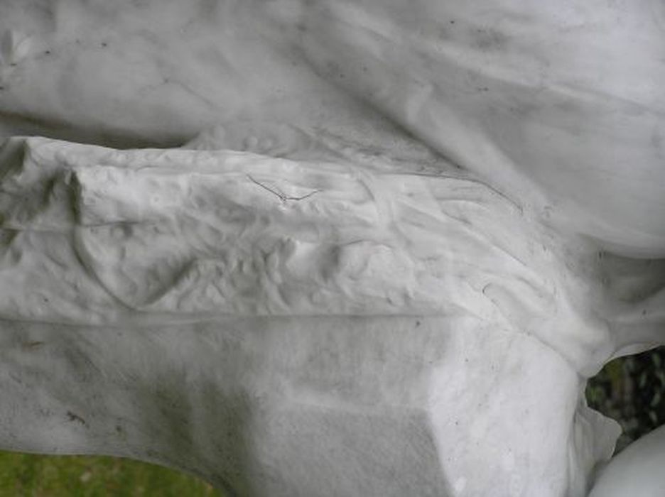 statue : L'Elégante au parapluie, détail