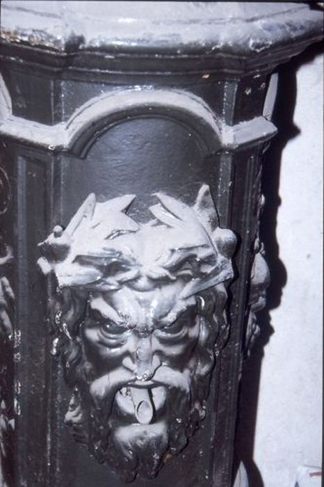 fontaine, détail - © Ministère de la Culture (France), Conservation des antiquités et des objets d’art de l'Ariège – Tous droits réservés 