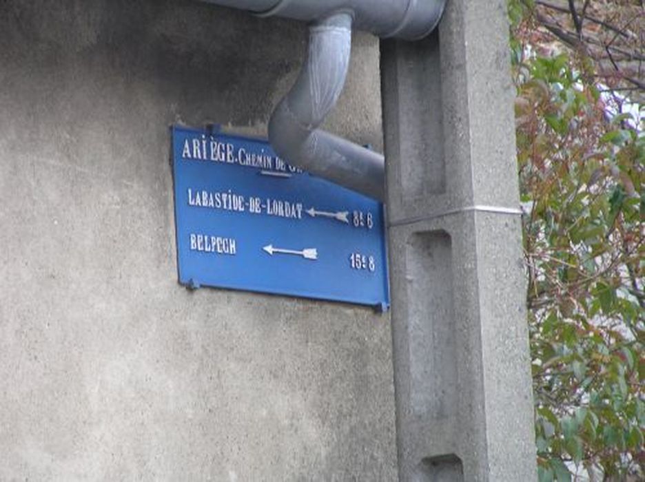plaque de chemin - © Ministère de la Culture (France), Conservation des antiquités et des objets d’art de l'Ariège – Tous droits réservés