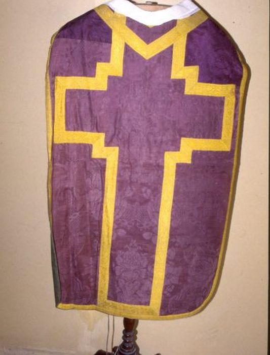 chasuble (ornement violet) - © Ministère de la Culture (France), Conservation des antiquités et des objets d’art de l'Ariège – Tous droits réservés 