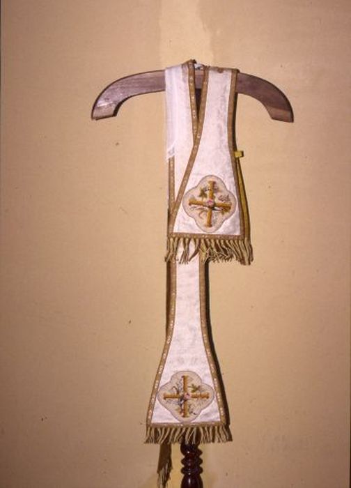 étole de clerc, manipule (ornement blanc)