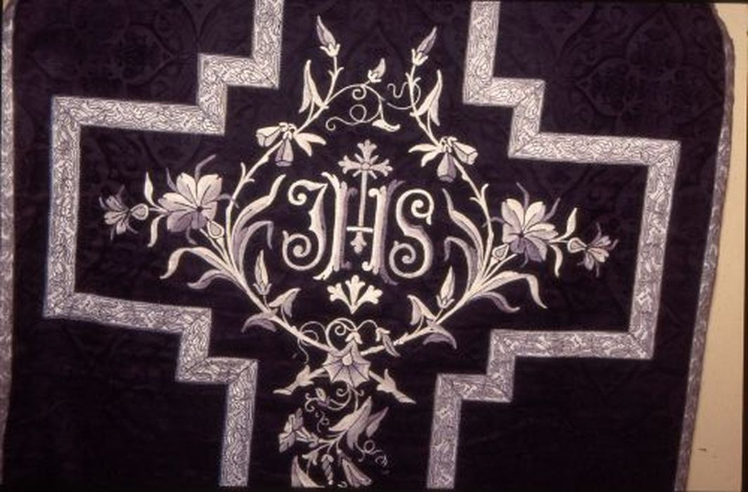 chasuble (ornement noir) - © Ministère de la Culture (France), Conservation des antiquités et des objets d’art de l'Ariège – Tous droits réservés 