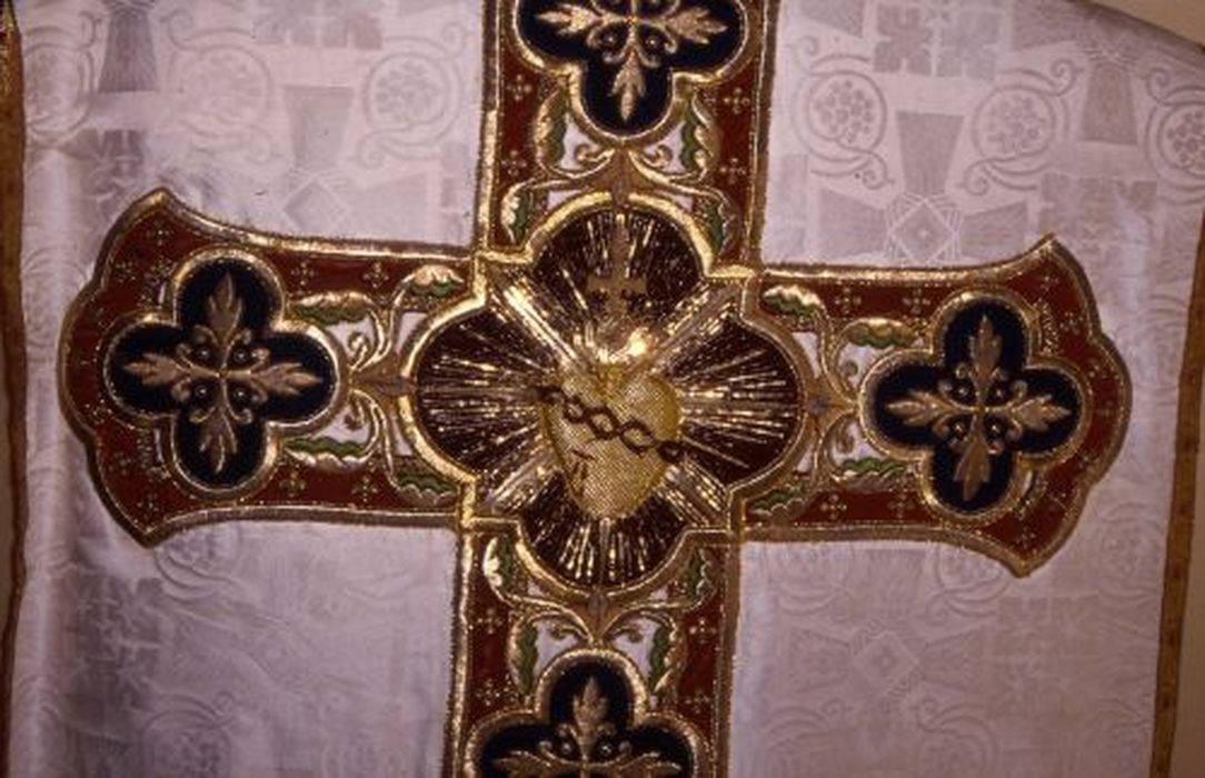 chasuble (ornement blanc) - © Ministère de la Culture (France), Conservation des antiquités et des objets d’art de l'Ariège – Tous droits réservés 