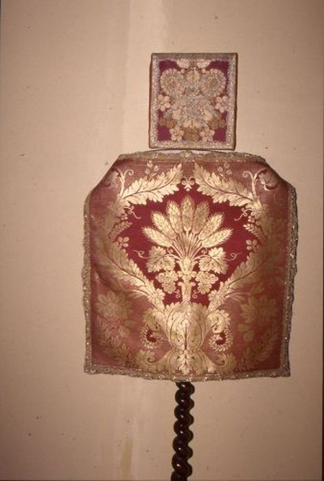 voile de calice, bourse (ornement rouge)