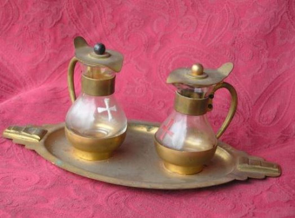 burettes, plateau - © Ministère de la Culture (France), Conservation des antiquités et des objets d’art de l'Ariège – Tous droits réservés