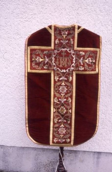 chasuble (ornement rouge) - © Ministère de la Culture (France), Conservation des antiquités et des objets d’art de l'Ariège – Tous droits réservés 