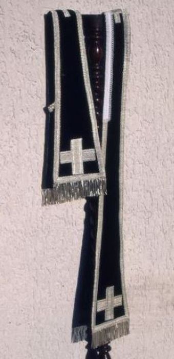 étole de clerc, manipule (ornement noir) - © Ministère de la Culture (France), Conservation des antiquités et des objets d’art de l'Ariège – Tous droits réservés