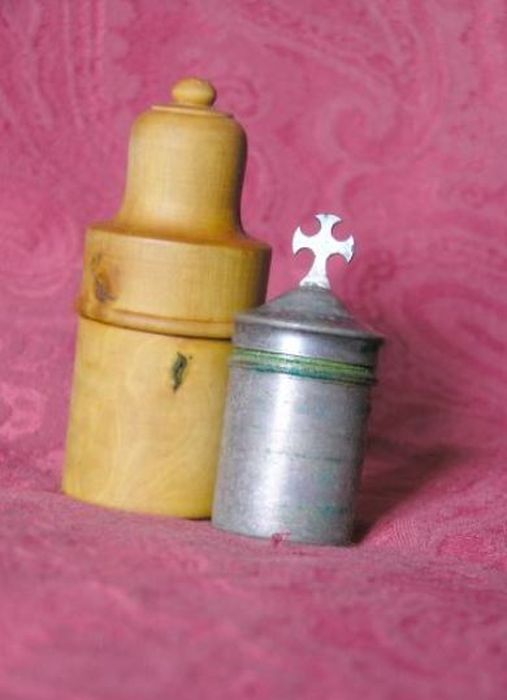 ampoule aux saintes huiles et son coffret - © Ministère de la Culture (France), Conservation des antiquités et des objets d’art de l'Ariège – Tous droits réservés