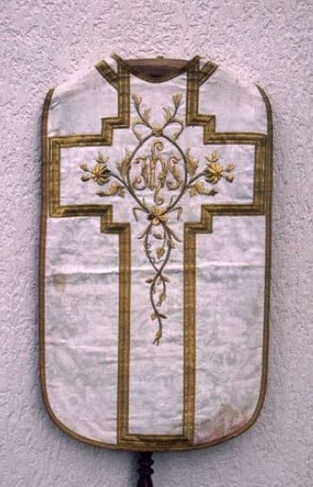 chasuble (ornement blanc) - © Ministère de la Culture (France), Conservation des antiquités et des objets d’art de l'Ariège – Tous droits réservés 