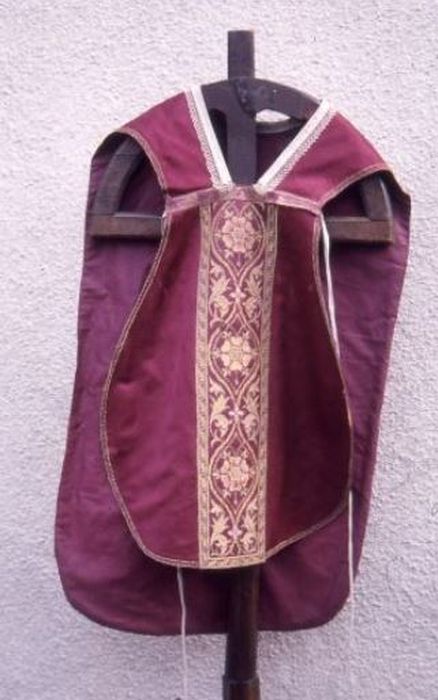 chasuble (ornement rouge) - © Ministère de la Culture (France), Conservation des antiquités et des objets d’art de l'Ariège – Tous droits réservés