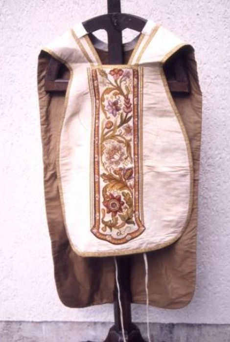 chasuble (ornement blanc) - © Ministère de la Culture (France), Conservation des antiquités et des objets d’art de l'Ariège – Tous droits réservés