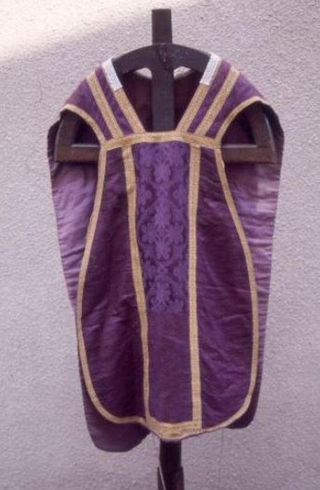 chasuble (ornement violet) - © Ministère de la Culture (France), Conservation des antiquités et des objets d’art de l'Ariège – Tous droits réservés 