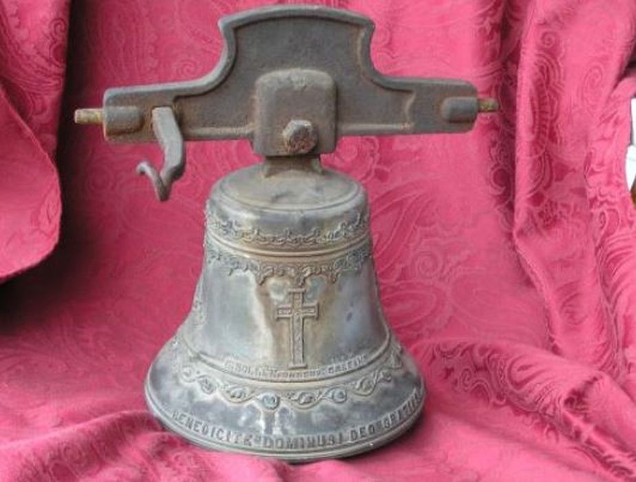 cloche - © Ministère de la Culture (France), Conservation des antiquités et des objets d’art de l'Ariège – Tous droits réservés