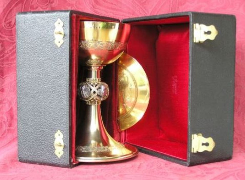 calice et patène dans leur boîte - © Ministère de la Culture (France), Conservation des antiquités et des objets d’art de l'Ariège – Tous droits réservés