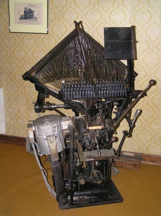 machine à imprimer par typographie (fondeuse de lignes) - © Ministère de la Culture (France), Conservation des antiquités et des objets d’art de l'Ariège – Tous droits réservés