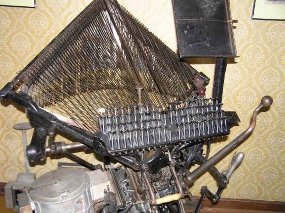 machine à imprimer par typographie (fondeuse de lignes) - © Ministère de la Culture (France), Conservation des antiquités et des objets d’art de l'Ariège – Tous droits réservés 