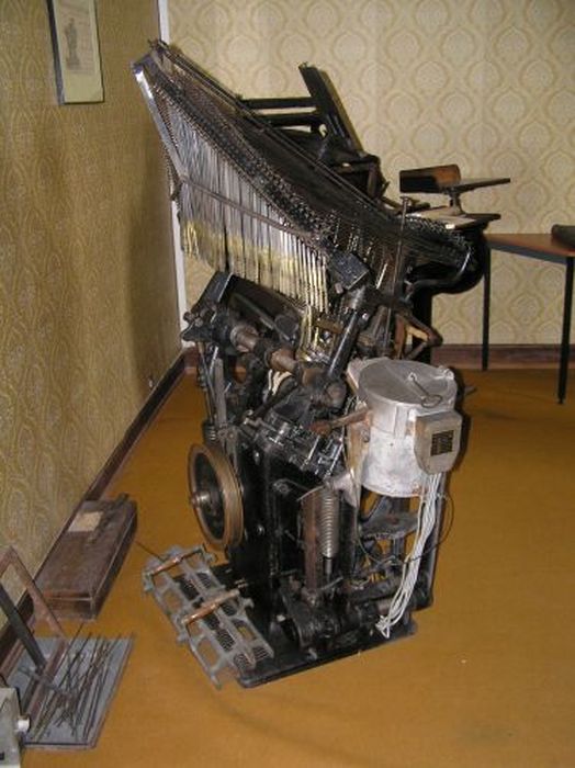 machine à imprimer par typographie (fondeuse de lignes) - © Ministère de la Culture (France), Conservation des antiquités et des objets d’art de l'Ariège – Tous droits réservés 
