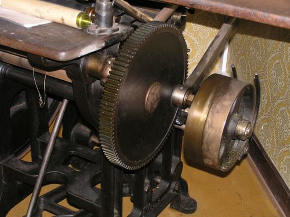 machine à imprimer par typographie (presse à pédale) - © Ministère de la Culture (France), Conservation des antiquités et des objets d’art de l'Ariège – Tous droits réservés 