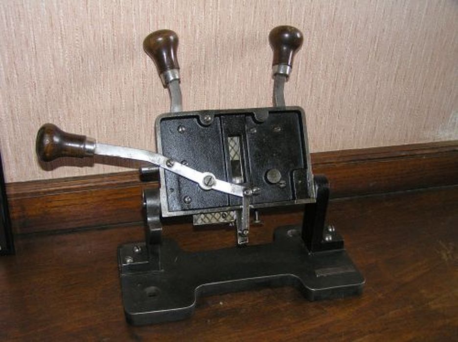 machine à mouler (moule à caractères) - © Ministère de la Culture (France), Conservation des antiquités et des objets d’art de l'Ariège – Tous droits réservés 