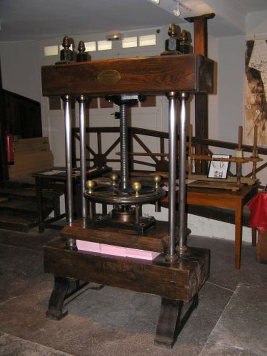 presse à satiner - © Ministère de la Culture (France), Conservation des antiquités et des objets d’art de l'Ariège – Tous droits réservés