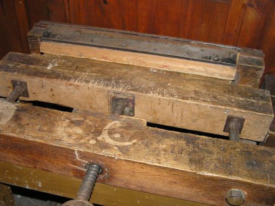 presse à relier (étau) - © Ministère de la Culture (France), Conservation des antiquités et des objets d’art de l'Ariège – Tous droits réservés 