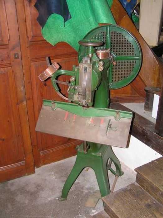 presse à relier (piqueuse labeur) - © Ministère de la Culture (France), Conservation des antiquités et des objets d’art de l'Ariège – Tous droits réservés