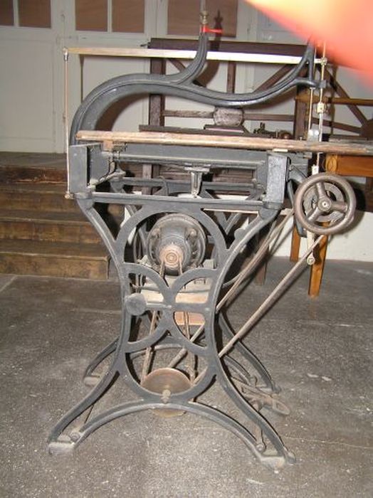 presse à relier (machine à scier) - © Ministère de la Culture (France), Conservation des antiquités et des objets d’art de l'Ariège – Tous droits réservés
