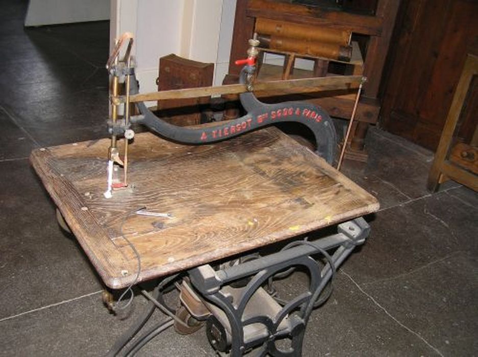 presse à relier (machine à scier) - © Ministère de la Culture (France), Conservation des antiquités et des objets d’art de l'Ariège – Tous droits réservés 