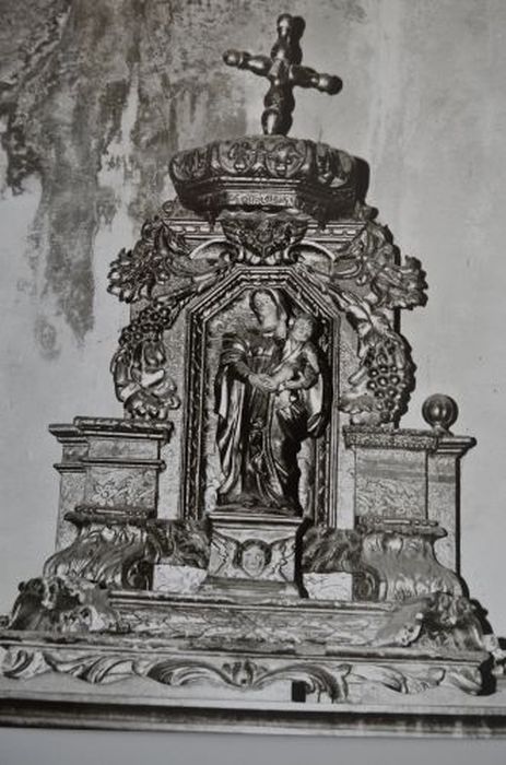 Couronnement de tabernacle avec statue (statuette) : Vierge à l'Enfant