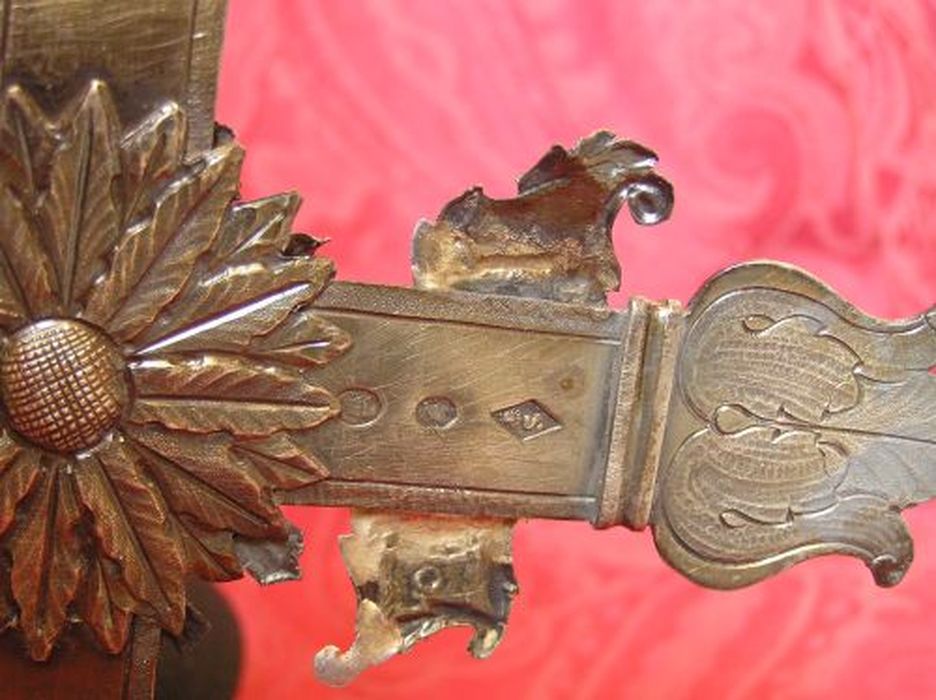 croix style Restauration, détail des poinçons