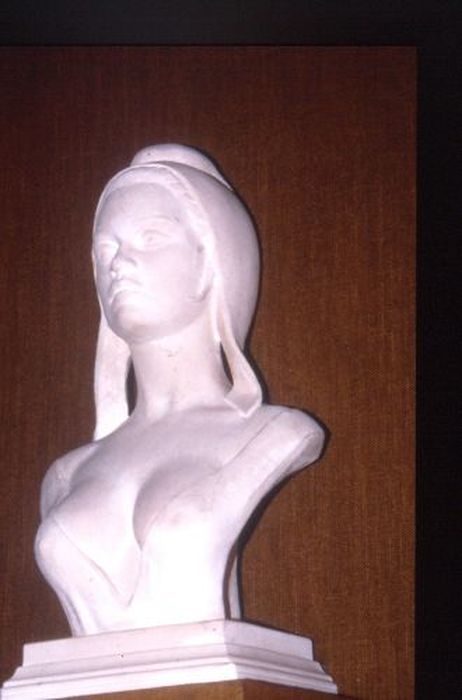 buste : Marianne (Brigitte Bardot) - © Ministère de la Culture (France), Conservation des antiquités et des objets d’art de l'Ariège – Tous droits réservés 