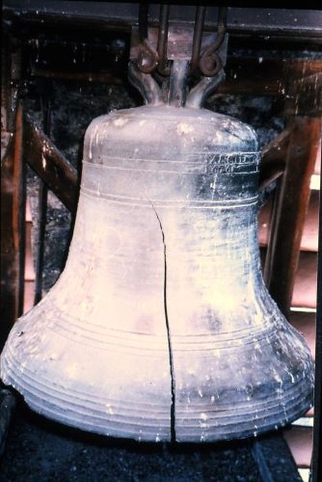 cloche - © Ministère de la Culture (France), Conservation des antiquités et des objets d’art de l'Ariège – Tous droits réservés 