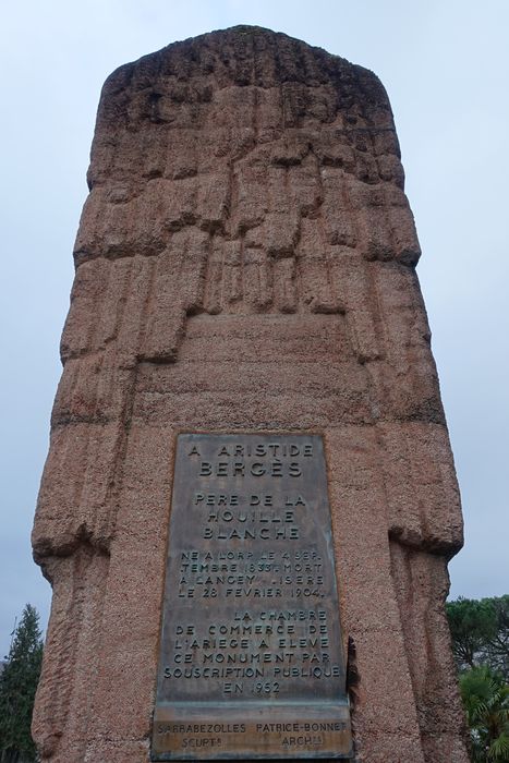 sculpture monumentale dédiée à Aristide Bergès, vue partielle - © Ministère de la Culture (France), Conservation des antiquités et des objets d’art de l'Ariège – Tous droits réservés 