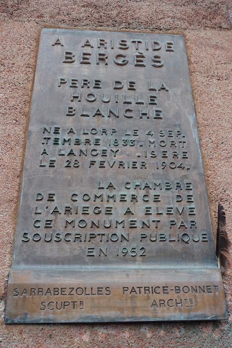 sculpture monumentale dédiée à Aristide Bergès, détail de l’inscription - © Ministère de la Culture (France), Conservation des antiquités et des objets d’art de l'Ariège – Tous droits réservés 