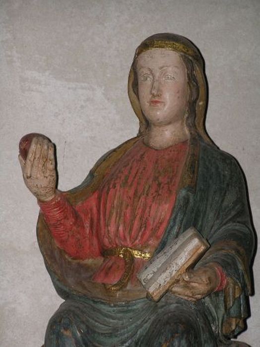 statue : Sainte assise (Vierge ?), vue partielle