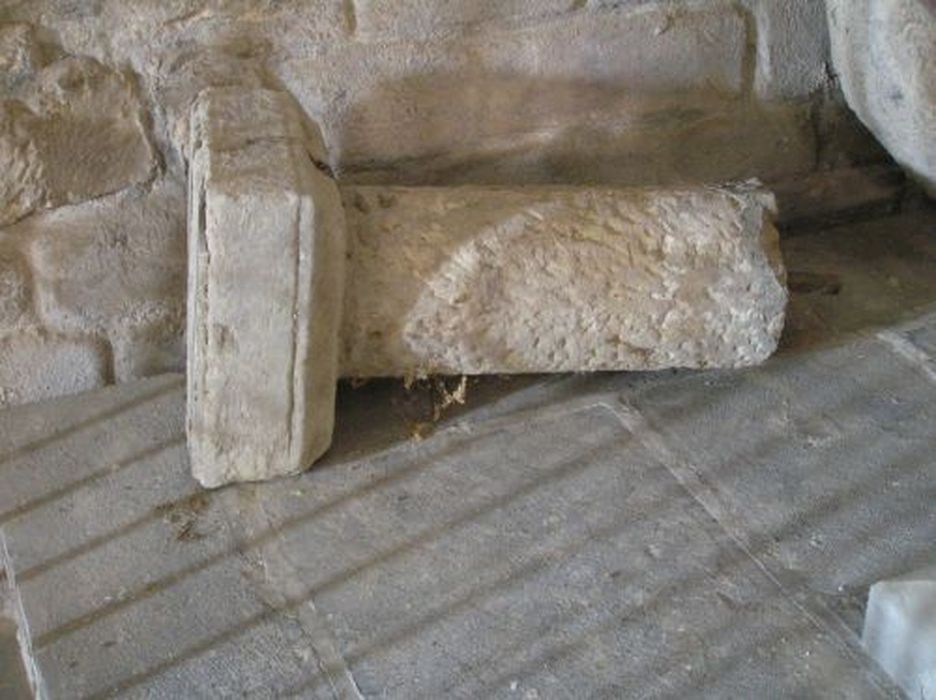 fonts baptismaux (fragment) - © Ministère de la Culture (France), Conservation des antiquités et des objets d’art de l'Ariège – Tous droits réservés