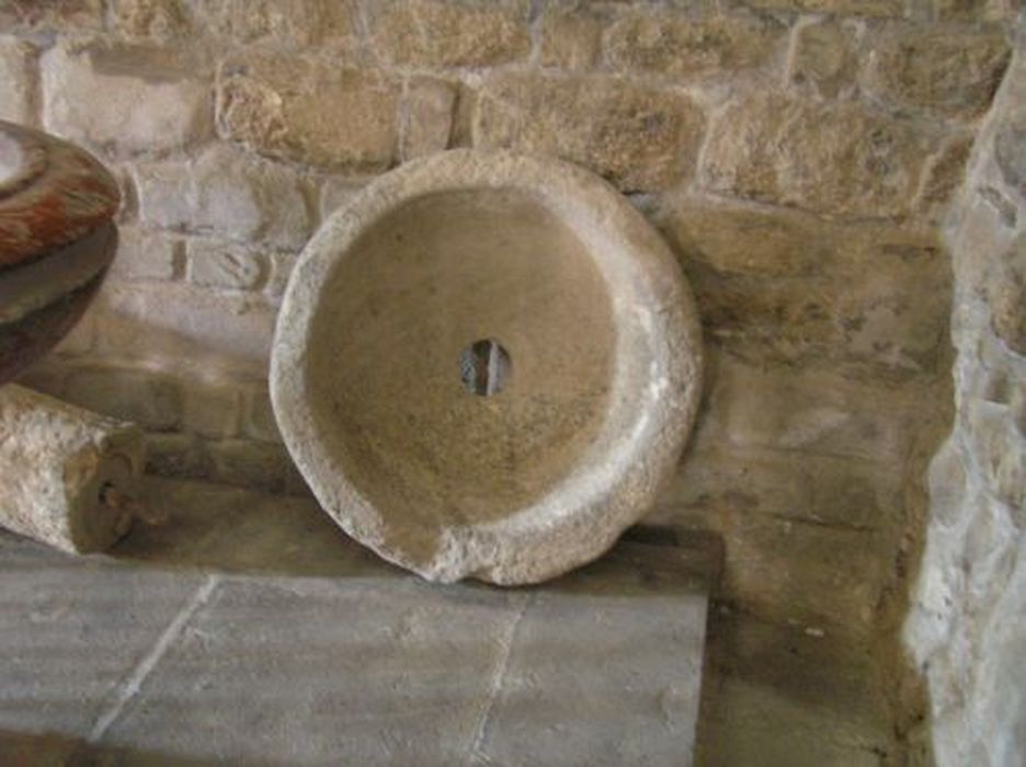 fonts baptismaux (fragment) - © Ministère de la Culture (France), Conservation des antiquités et des objets d’art de l'Ariège – Tous droits réservés 