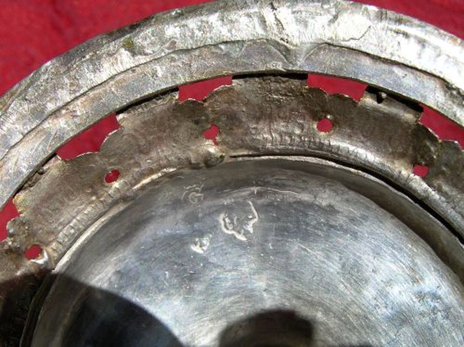 ciboire, détail des poinçons - © Ministère de la Culture (France), Conservation des antiquités et des objets d’art de l'Ariège – Tous droits réservés 