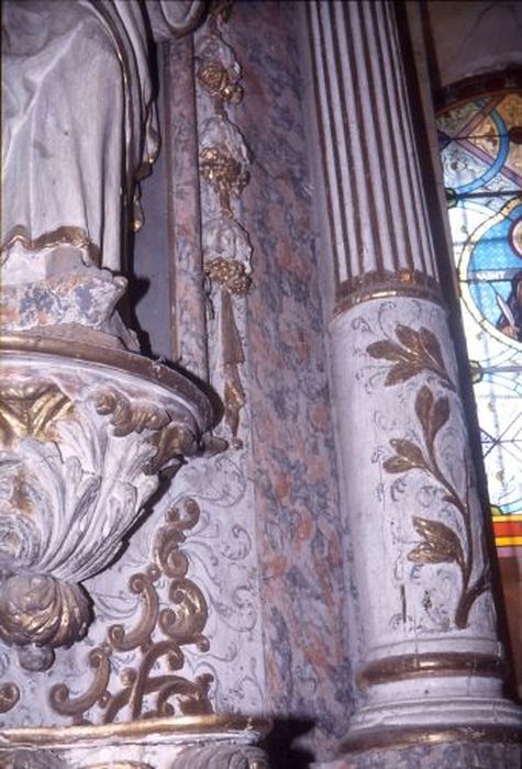 Retable, tableau (maître-autel) : le Christ en croix entre la Vierge, sainte Madeleine et saint Nicolas