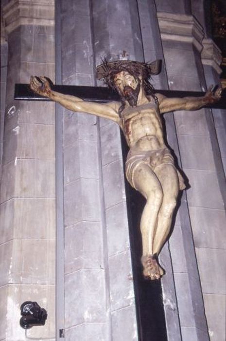 Statue : Christ en croix