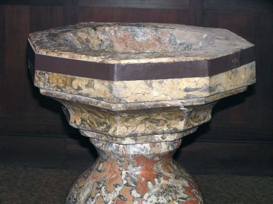 bénitier, vue partielle - © Ministère de la Culture (France), Conservation des antiquités et des objets d’art de l'Ariège – Tous droits réservés 