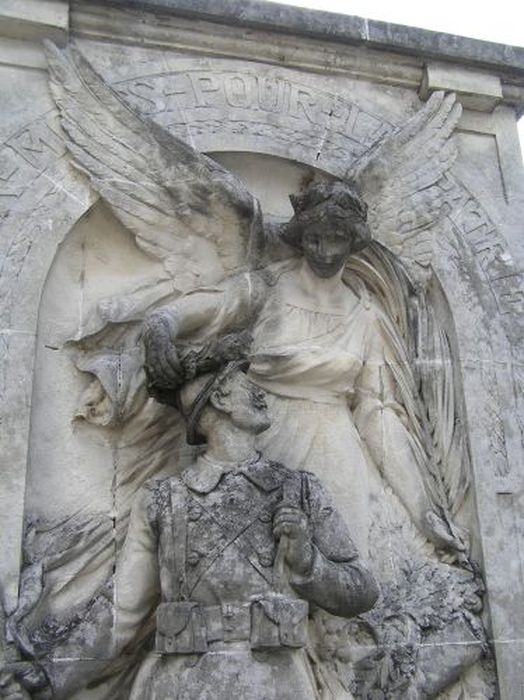 monument aux morts, vue partielle - © Ministère de la Culture (France), Conservation des antiquités et des objets d’art de l'Ariège – Tous droits réservés 