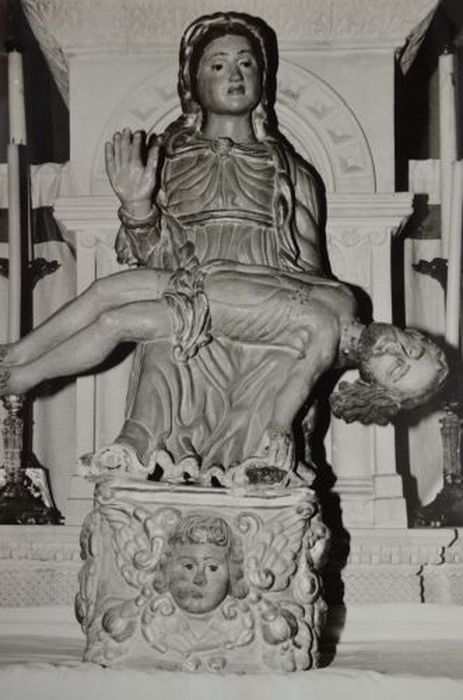 groupe sculpté : Vierge de Pitié - © Ministère de la Culture (France), Conservation des antiquités et des objets d’art de l'Ariège – Tous droits réservés