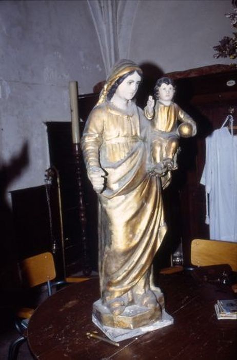 statue : Vierge à l'Enfant