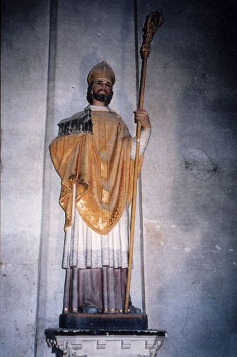 statue : Saint Evêque portant une église consacrée