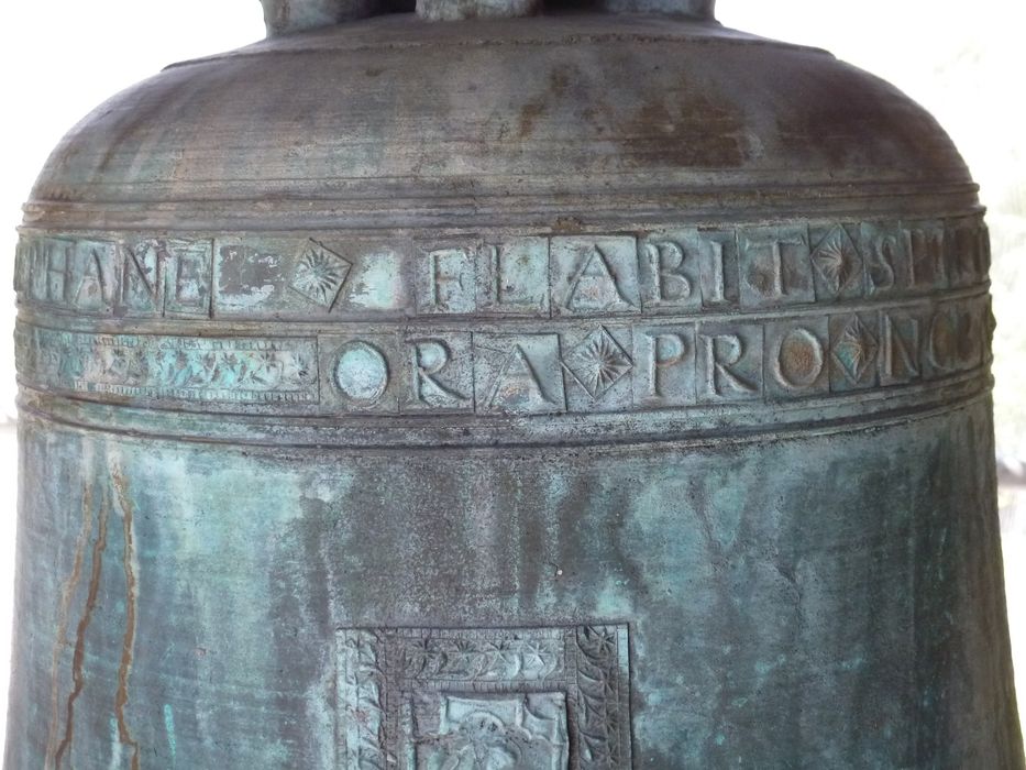 cloche sud, détail de l’inscription - © Ministère de la Culture (France), Conservation des antiquités et des objets d’art de l'Ariège – Tous droits réservés 