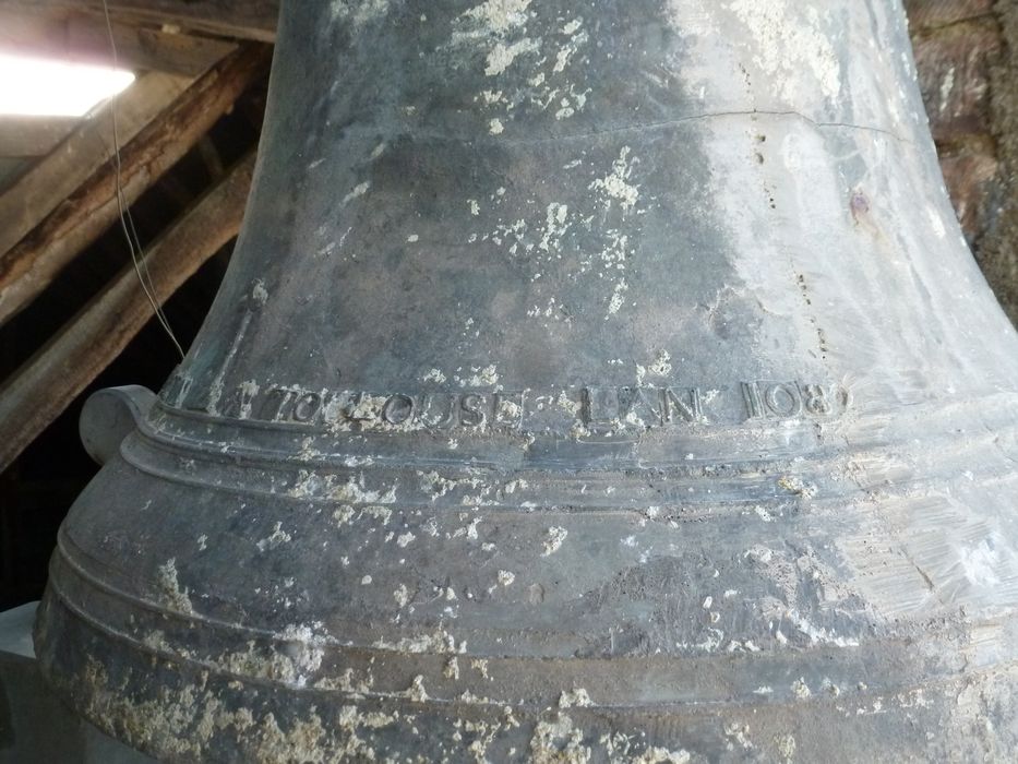 cloche nord, détail de l’inscription - © Ministère de la Culture (France), Conservation des antiquités et des objets d’art de l'Ariège – Tous droits réservés 