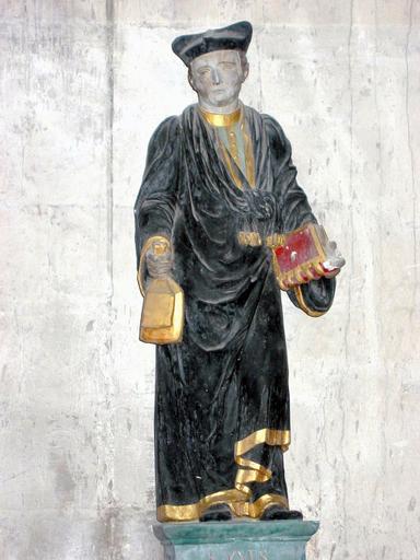 Statue : Saint Yves, vue générale